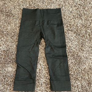 Olive capri lululemon leggings size 4